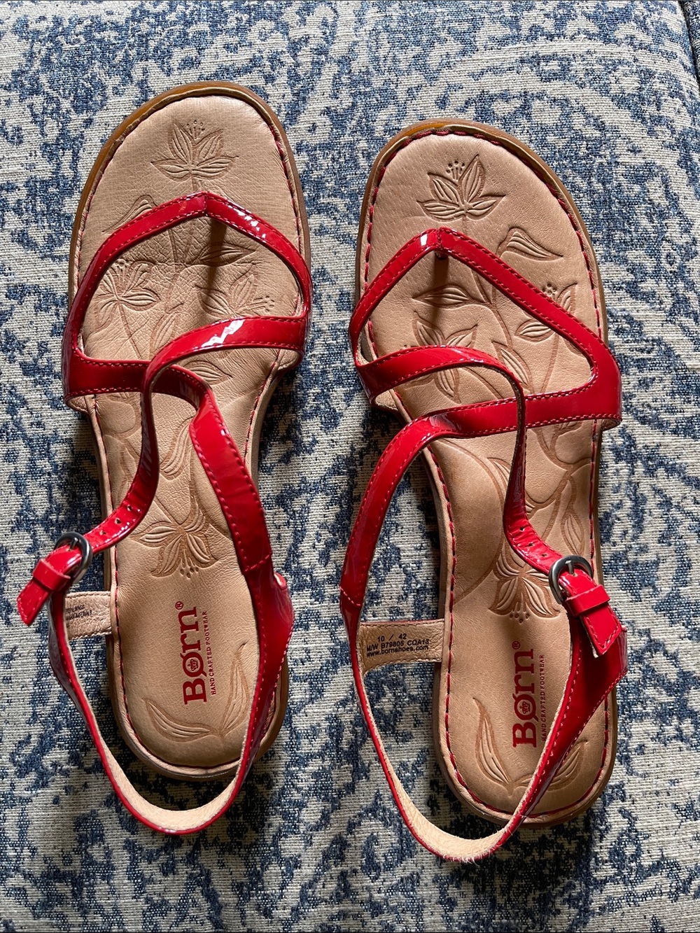Born Cherry Red Patent Leather Strappy Sandals size 10 EU 42